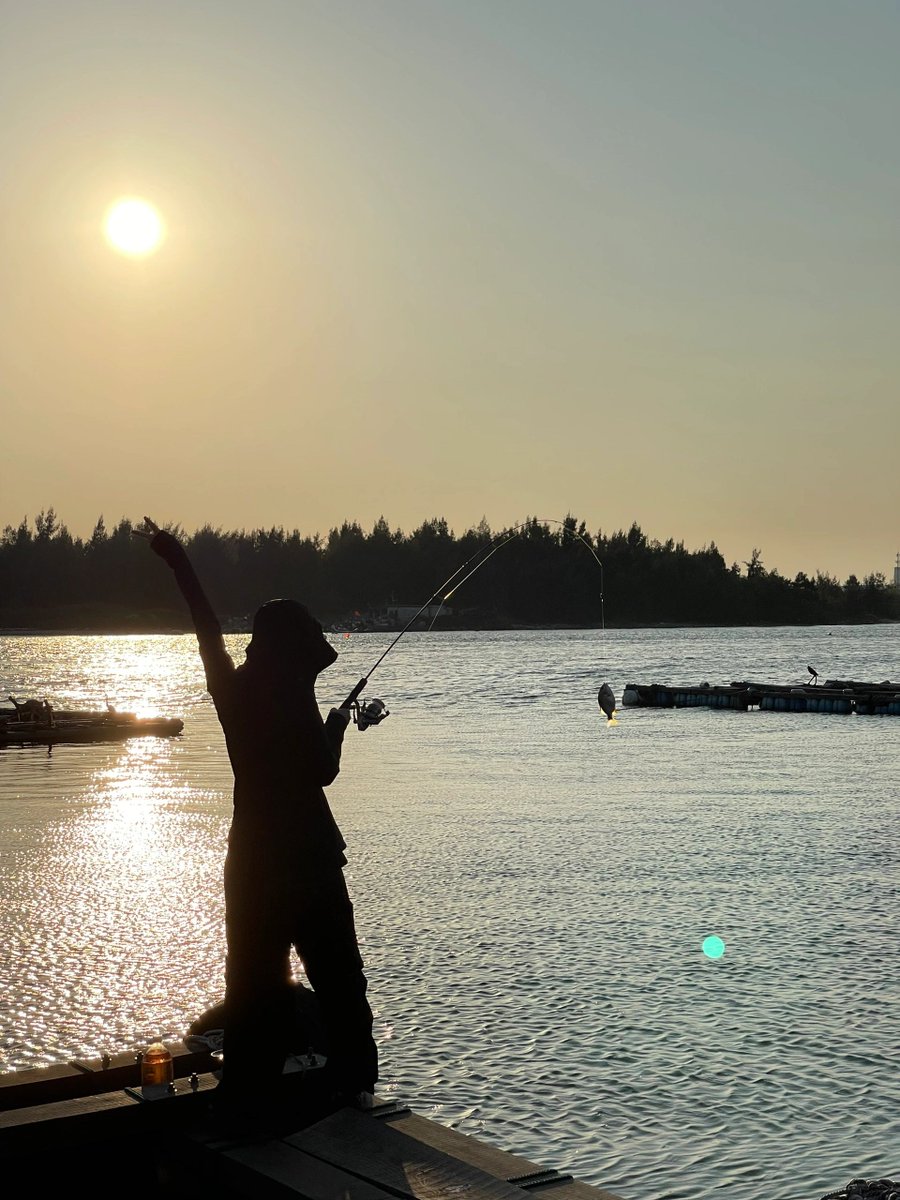VeraaaYang's tweet image. You can never resist the joy that fishing brings you.

#Seafishing
#Hooks
#Fishinggear
#Fishfarming
#Seaside
#Speedboatfishing
#Fishingtournaments
#Fishing #survival #sport #fishing #outside #instagram #sunset #fitness #beautiful #wildlife
#travelphotography #climbing #lifestyle