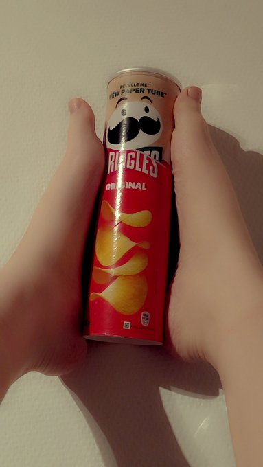 do you like chips? which :)  Hou jij van chips? Welke :) tu aimes les chips ? quelle :)  チップスは好きですか？どれの<a href="/tag/lays"class="tags"><span>#lays</span></a><a href="/tag/feetfinder"class="tags"><span>#feetfinder</span></a><a href="/tag/feet_lover"class="tags"><span>#feet_lover</span></a><a href="/tag/feetfethish"class="tags"><span>#feetfethish</span></a>