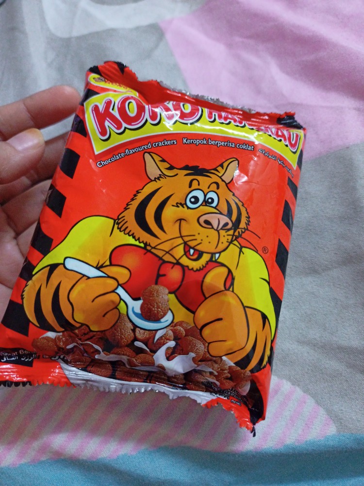 nuhairdinax's tweet image. Dalam setiap bungkus ada mainan kecil istimewa, dan yang bestnya, kadang-kadang boleh dapat wang tunai RM1 hingga RM50. 

Nak cuba nasib, jangan lupa cek link ni: shope.ee/fy2XUhqQ5

Kredi VTT : NAJMI

#KokoHarimau #MainanKecil #WangTunai