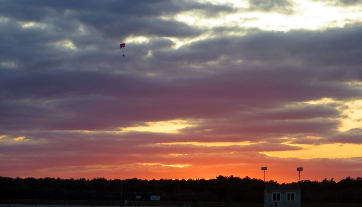 dkergo's tweet image. The person in that powered parachute had one hell of a view of a gorgeous sunset!