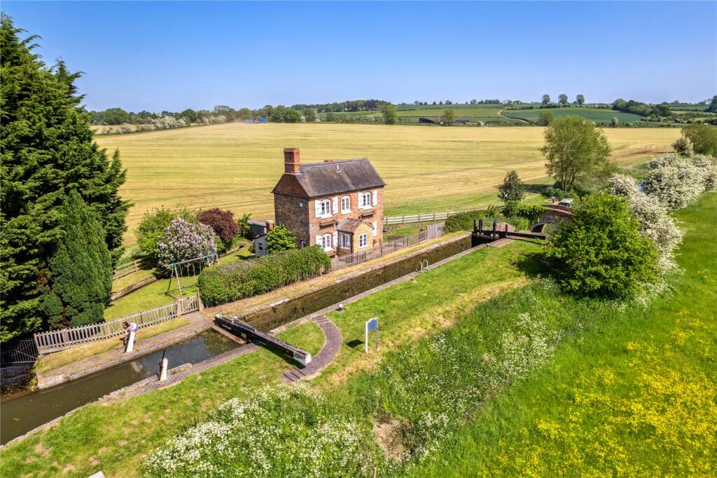 UniqueBulletin tweet media