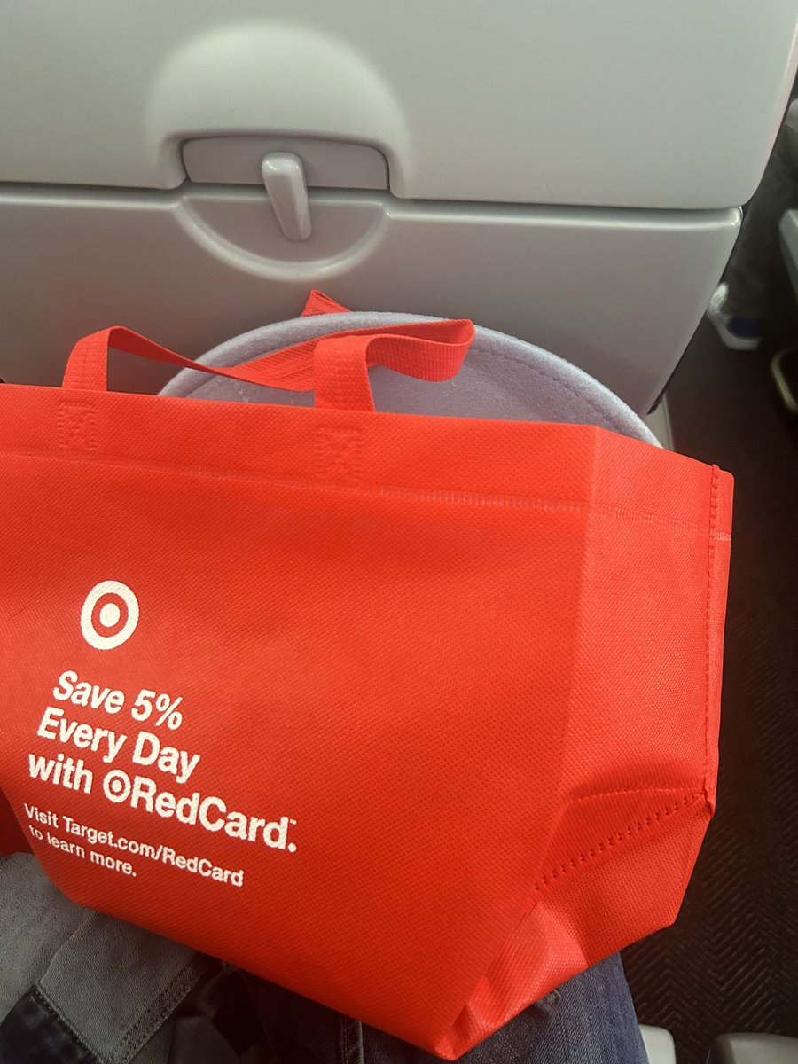 MyTruthIn365's tweet image. So funny story on my @united flight. I get on - boarding group 2. Years of loyalty. I have a backpack and a hat. I put backpack in overhead, hat under my seat. I always travel light. Everyone on this flight has a roller bag.