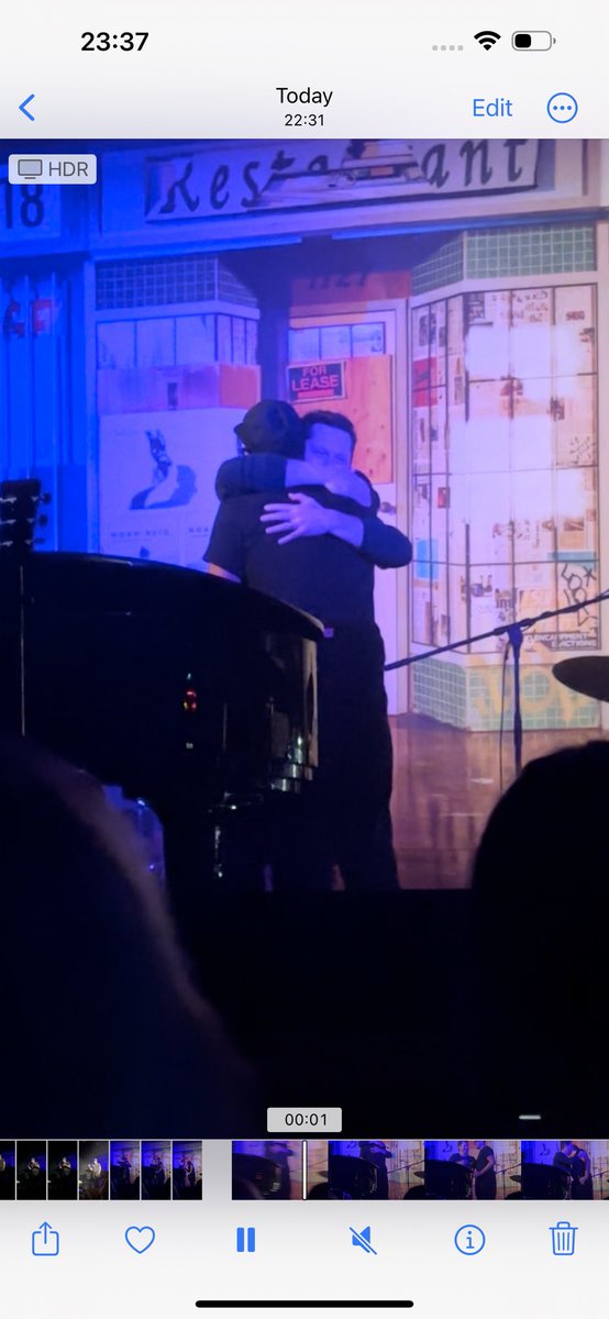 lilymneves's tweet photo. I SAW NOAH REID AND DAN LEVY TONIGHT!!!!! THEY HUGGED RIGHT IN FRONT OF ME WHAT https://t.co/AQhje6lcWN
