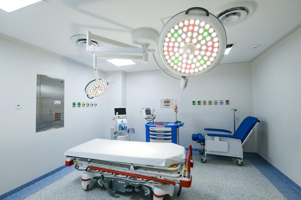 FPetersenA's tweet photo. Este gran Centro de vanguardia será entregado el próximo sábado 23 de septiembre para el servicio de pacientes menores de edad que recibirán la mejor atención para cáncer en los pisos 7 y 8 del @HospitalCivil de Guadalajara Dr. Juan I. Menchaca. Enhorabuena #Jalisco https://t.co/ZDTbpervxo