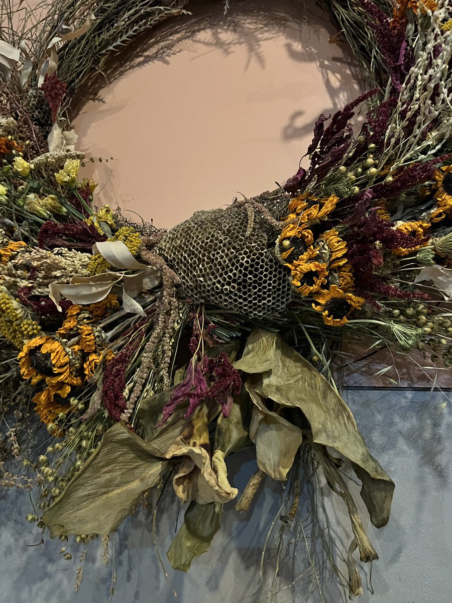 not a red-winged blackbird
but a crow with a 
cheetoh

#haiku #poem