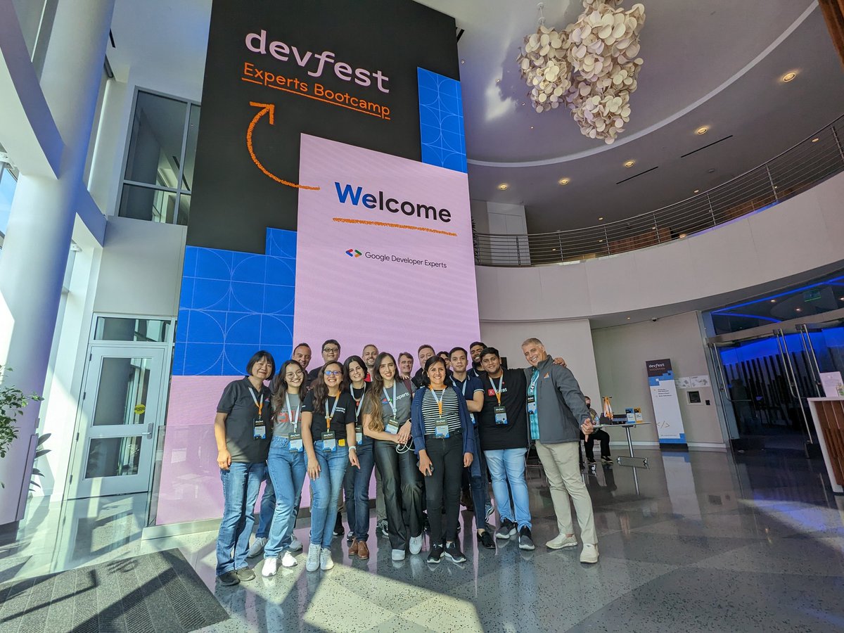 margaretmz's tweet photo. Group photo with #ML #GDEs at #DevFest Experts Bootcamp. @GoogleDevExpert https://t.co/9UNbSo3RcX