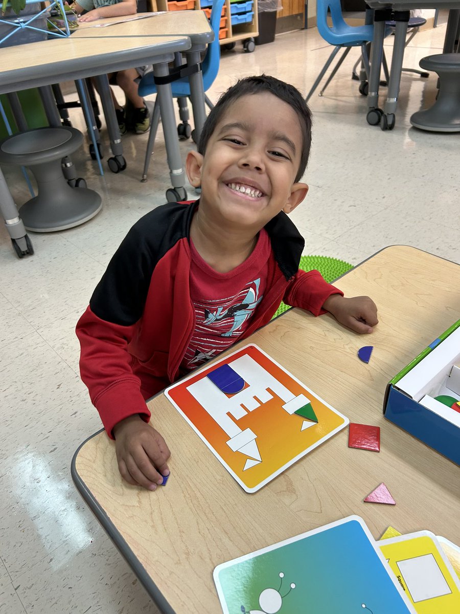 emannteaches's tweet photo. Who doesn’t love shape exploration in various fun activities. #mathfun #lifeinkinder https://t.co/YdnQuZbI3W
