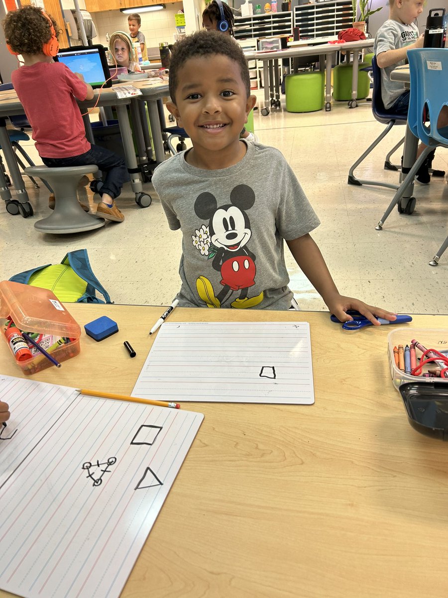 emannteaches's tweet photo. Who doesn’t love shape exploration in various fun activities. #mathfun #lifeinkinder https://t.co/YdnQuZbI3W