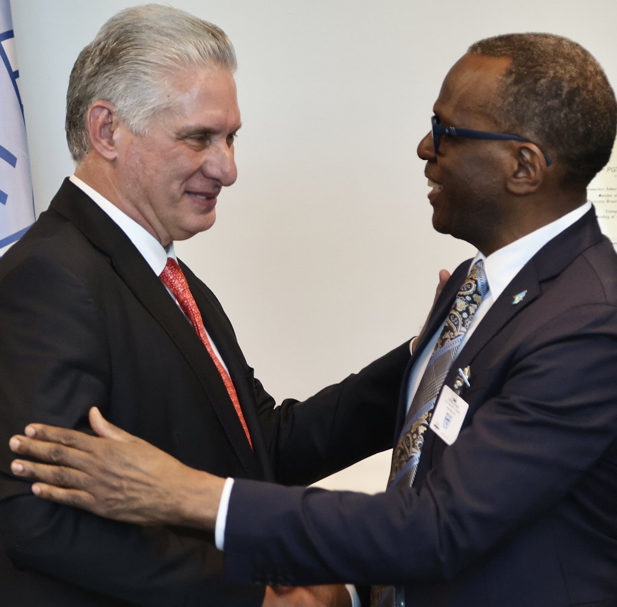 PresidenciaCuba's tweet photo. 🤝| Con @PhilipJPierreLC, primer ministro de la República de Santa Lucía, tuvo lugar el último encuentro bilateral del Presidente @DiazCanelB este miércoles, en el contexto del 78 periodo de sesiones de la Asamblea General de las Naciones Unidas.

#DíazCanelEnONU 🇨🇺 https://t.co/D4WFZsGO54