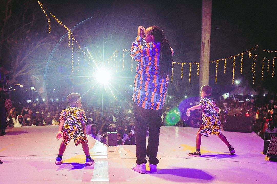 naviomusic's tweet photo. Feeling blessed at the #20YearsOfNavio Concert to get on stage with my little guys 🙏🏽 Had my daughter playing an instrument too 🙏🏽 Thankful 🤗
In our @nasimbwaforyou 👕 ❤️
#Family
📸: @lnf_theundisputed https://t.co/HV5ynzZoH9