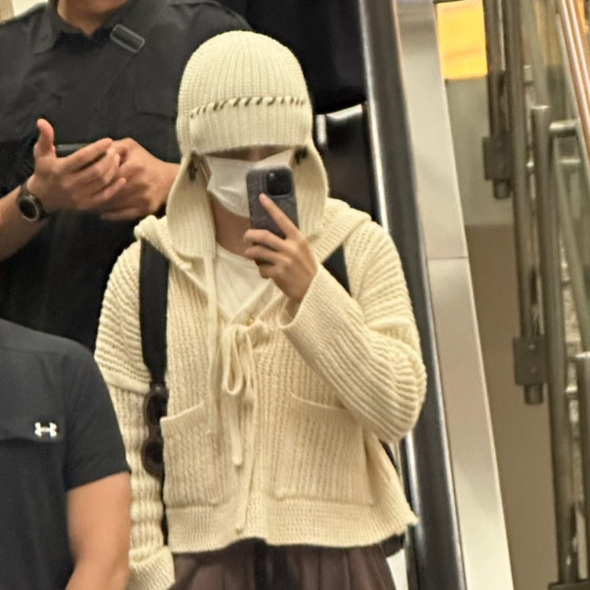 aritj1m3's tweet photo. Taehyung ya no tapó la cámara de su iPhone 😭😭 https://t.co/I8nAOjnOcr
