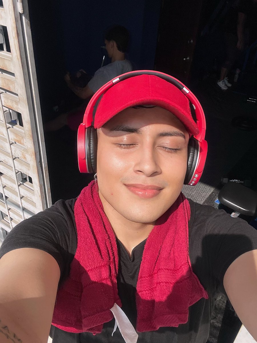 aldofrank_'s tweet photo. El amor también se trata de estar bien con uno mismo 🌻 https://t.co/cjOz5Xw3dY