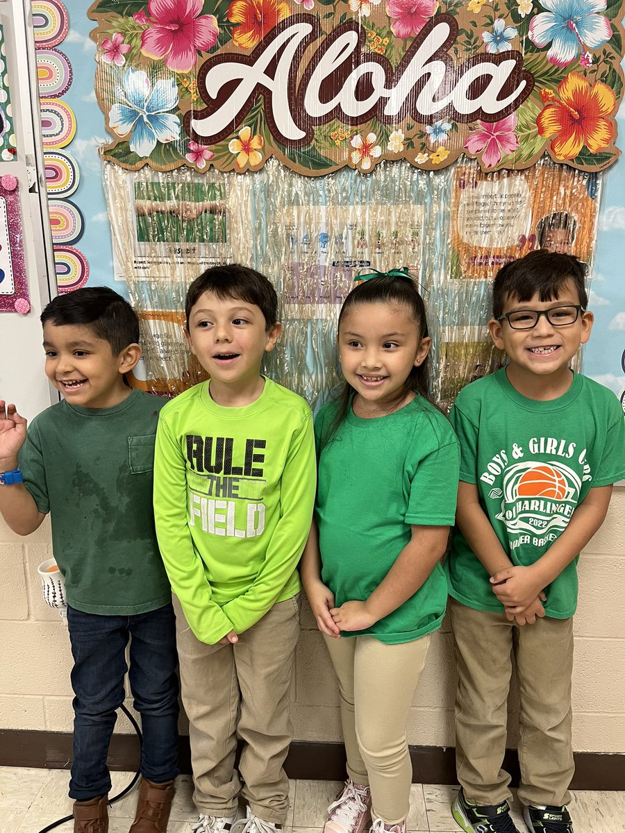 JenniferSal14's tweet photo. So many of our little Hawks wearing green today. It was so good to see our students show so much kindness. #StartWithHelloWeek https://t.co/zgGE4fJntc