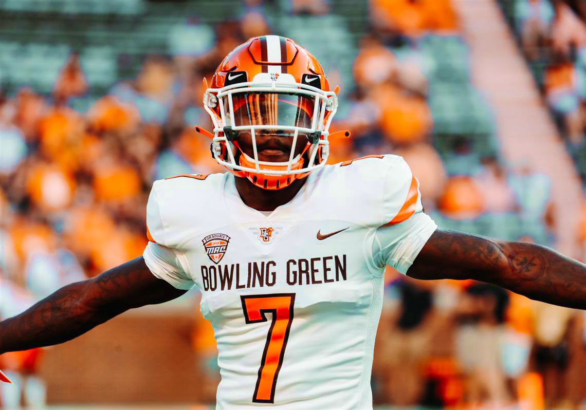 #AGTG I am blessed to receive my first FBS offer from Bowling Green Univeristy. Thank you @CoachBWhite7 for this amazing opportunity. I can’t wait to see campus! @BG_Football 
#FoF #CoachHooksTrained #SkysTheLimitWR #ToTheMoon 🟠🟤