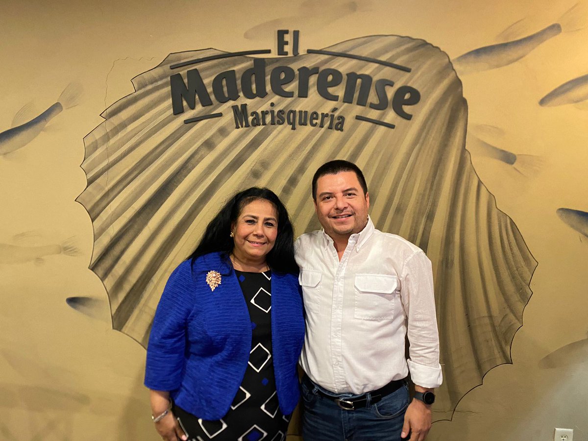 AzaelPortillo's tweet photo. La vinculación con el ámbito educativo es muy importante para nuestro sindicato, le agradezco su disposición para esta reunión, a la Mtra. Elda Ruth De Los Reyes Villarreal, directora de la Facultad de Derecho y Ciencias Sociales, de donde soy orgullosamente egresado. #FADYCS https://t.co/fLEO98T4JG