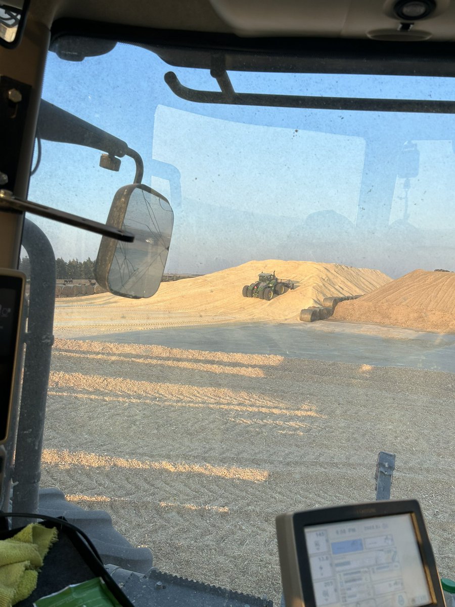 reigle_andy's tweet photo. There’s nothing I dislike more then harvest season. There’s absolutely nothing to enjoy about it. https://t.co/YOtJk1Bmac