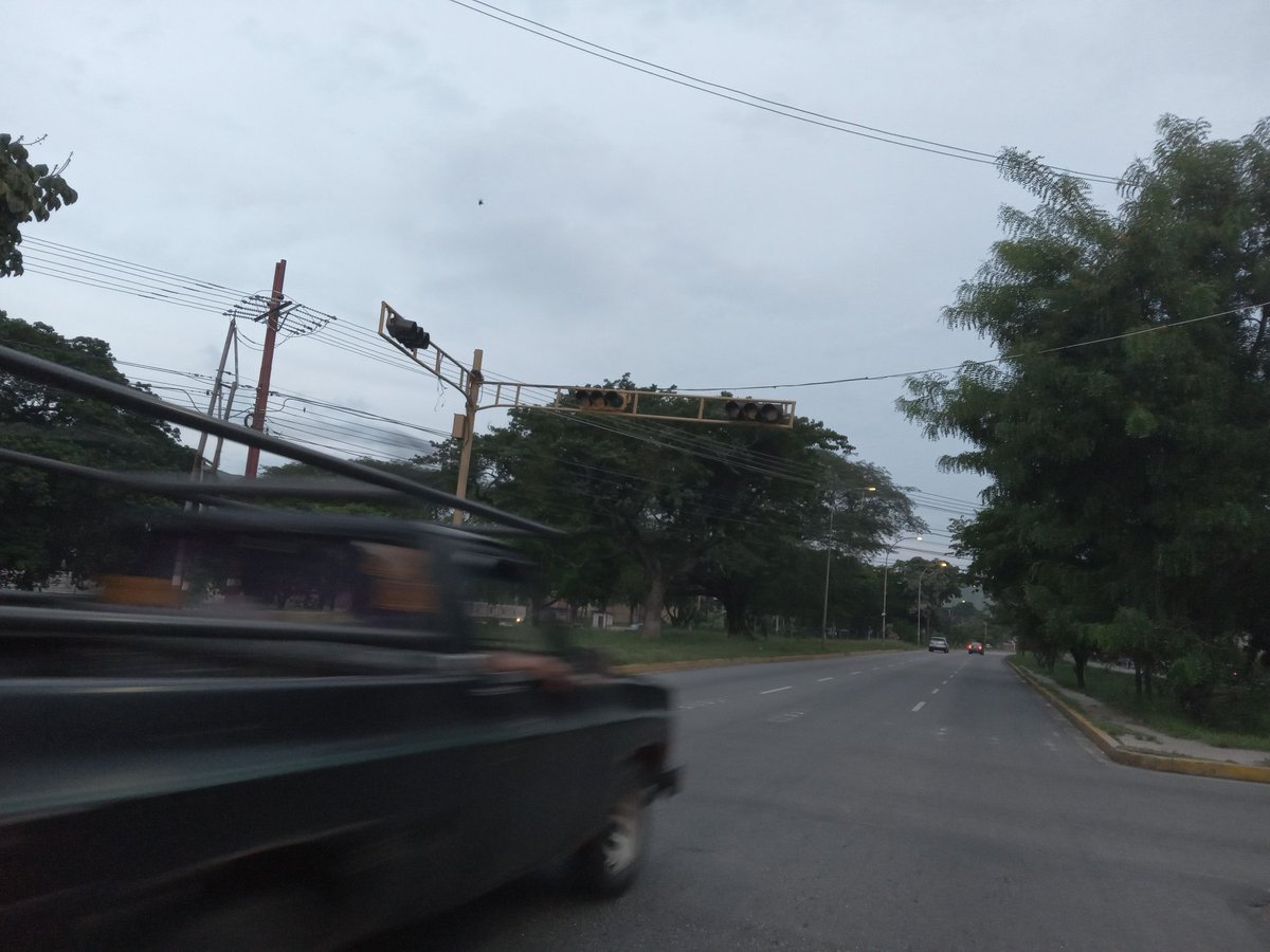 egdys's tweet photo. @LimonActivo @Soykarinacarpio 

Y este el que esta en el cruce,  el que esta  cuándo vas del sector uno de Caña de Azúcar hacia EL Limón (super lider). https://t.co/QC2sFuBnf9