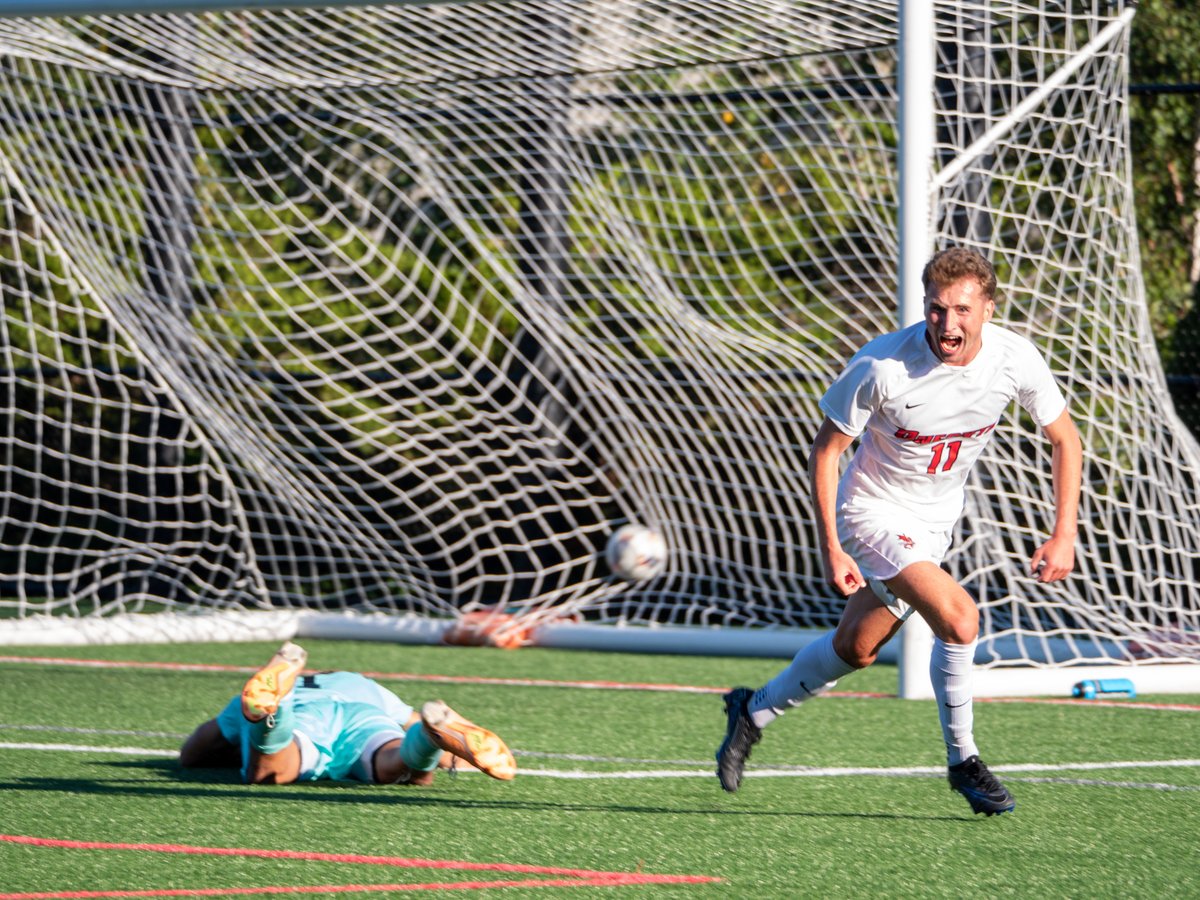 No. 12 Oneonta men's soccer win their seventh straight  as they beat New Paltz 1-0! Joe Holder scored the lone goal after he stole the ball from the Hawks goalie in the 54th minute and Nate Hanna recorded seven saves in the Red Dragons shutout! #HereWeGoO