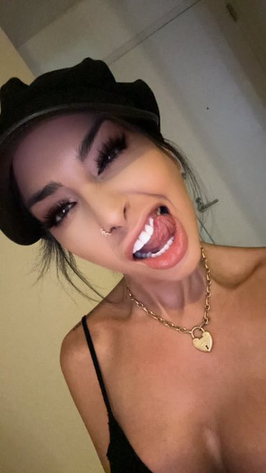 Rawr https://t.co/aknRe2HFqe