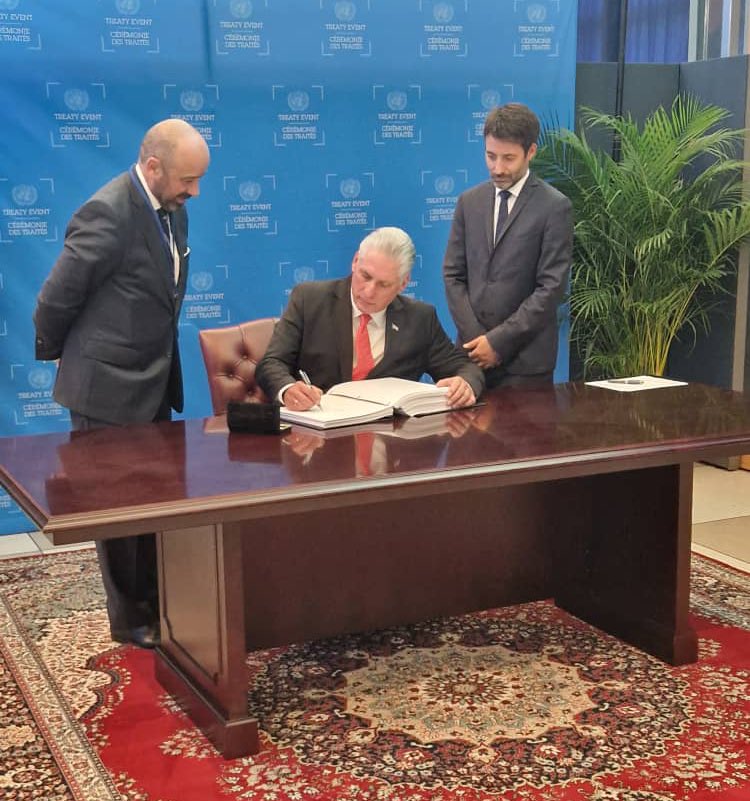 Firmamos el tratado para la “Conservación y uso sostenible de la biodiversidad marina más allá de las aguas jurisdiccionales”, conscientes de la necesidad imperante de que este instrumento, uno de los más importantes negociados durante este siglo, entre en vigor lo antes posible.