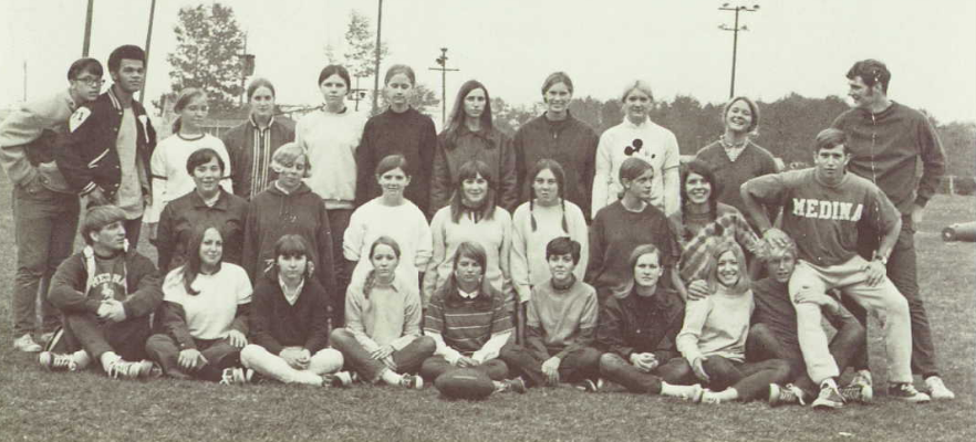 MedinaAlumni's tweet photo. PowerPuff Football returns Thursday night returns to Medina after the Homecoming parade.  Returns??  Check out the MHS PowderPuff Teams from our @medinaalumni in 1971. @medinaathletics https://t.co/BPgBnKSCYG