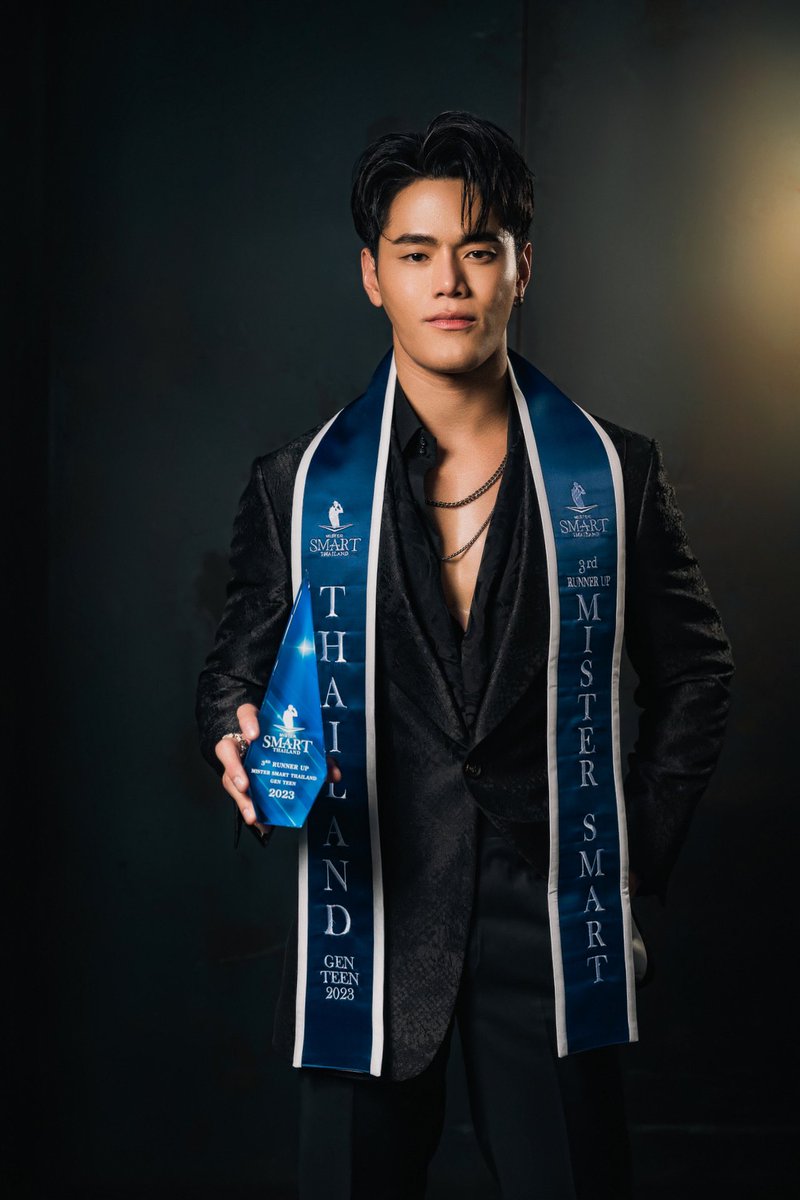 PipatPetch58's tweet photo. Congratulations 🎉
PIPAT VORRATANTANAWAT 💎
3rd Runner Up @mistersmartthailand

Suit by @mistermtr 
Make up by @beedymeedy 
Cr. 📸 @y_watcharee 

#PetchPipat 💎
#MisterSmartThailand https://t.co/fsnjKrkrhD