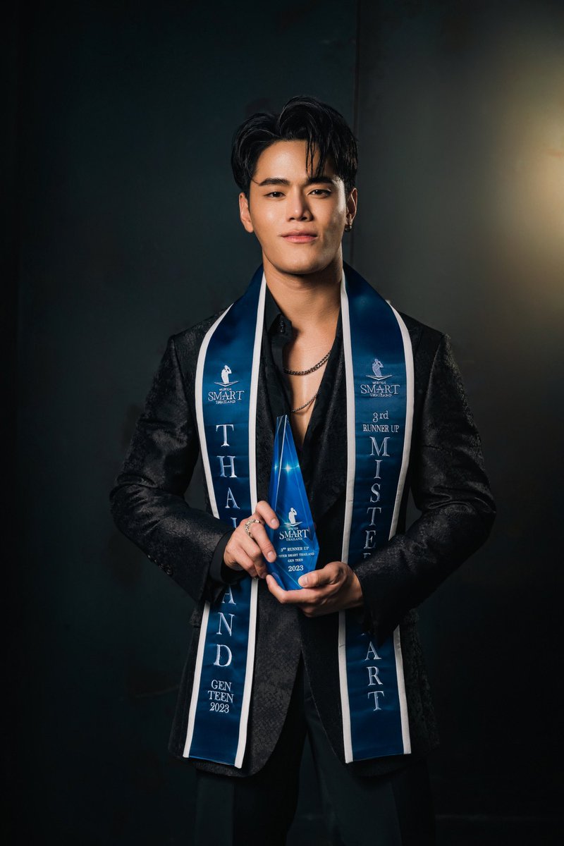 PipatPetch58's tweet photo. Congratulations 🎉
PIPAT VORRATANTANAWAT 💎
3rd Runner Up @mistersmartthailand

Suit by @mistermtr 
Make up by @beedymeedy 
Cr. 📸 @y_watcharee 

#PetchPipat 💎
#MisterSmartThailand https://t.co/fsnjKrkrhD