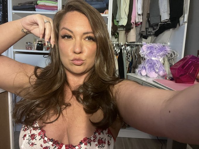 Hiiiiii y&rsquo;all https://t.co/6bZsMUdg0I