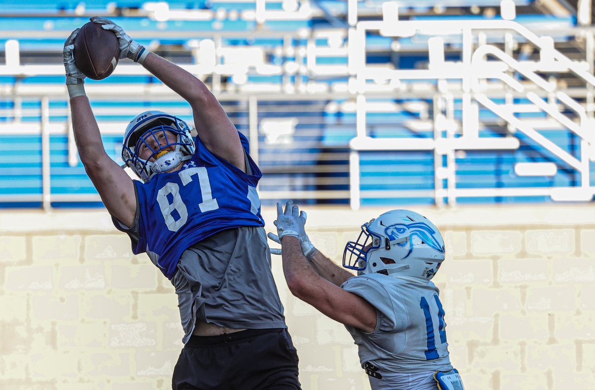 GoJacksFB's tweet photo. Focused.
#GoJacks π°π https://t.co/FNtqijtbfa