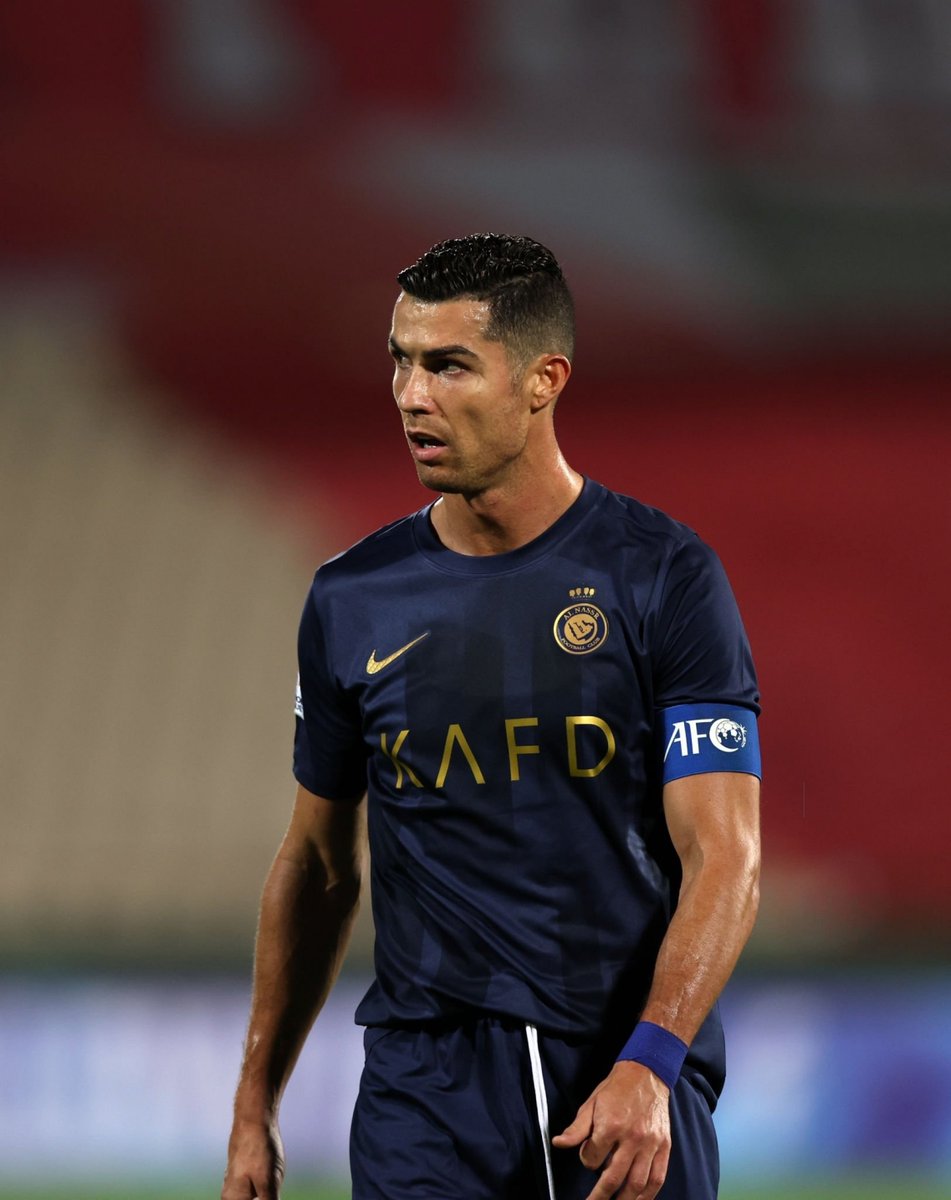 ShuffleFC's tweet photo. Lionel Messi getting subbed off due to an injury for Inter Miami even after resting for weeks while Cristiano Ronaldo playing games after every 3 days at 38 years old makes you realise how insane his longevity is. 😍 https://t.co/W370BRvF3h