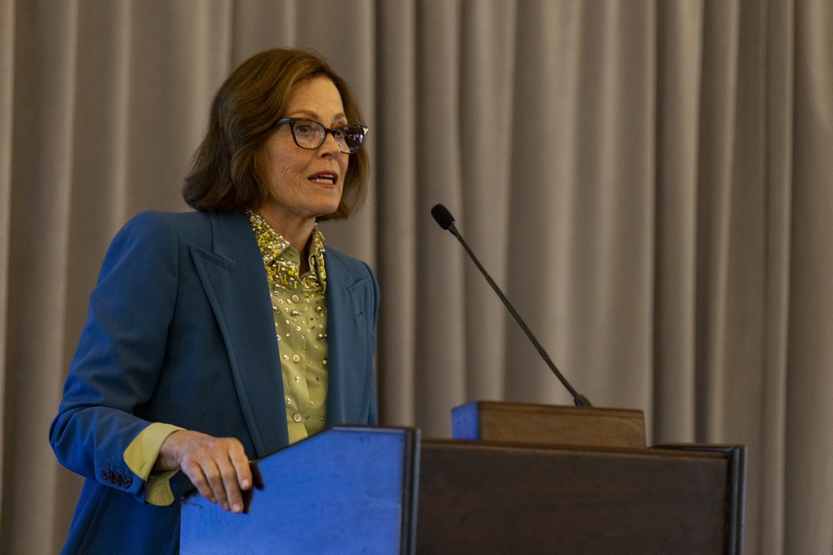 Sigourney Weaver kicked off the #HighSeasTreaty event co-hosted by 🇧🇪 🇫🇷 🇨🇷 🇪🇺 marking the opening of the #HighSeasTreaty for signature. Thank you Sigourney for joining @theblueleaders @NRDC @HighSeasAllianc @MissionBlue and @pewenvironment in the #RaceForRatification! 💪 🌊