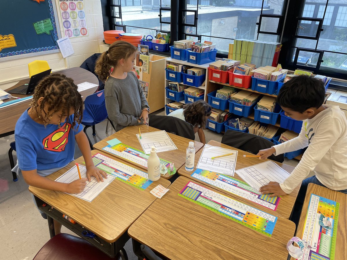 Leidlmpsd's tweet photo. Testing Newton’s Second Law of Motion with our ping pong ball vs. golf ball experiment.  @WeAreMPSD https://t.co/IQrpsO69FX
