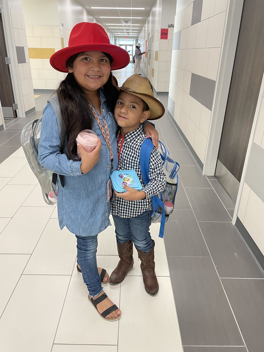SantaFeCISD's tweet photo. Wild West at SFE 🐴 #homecoming https://t.co/l52J8L0llk