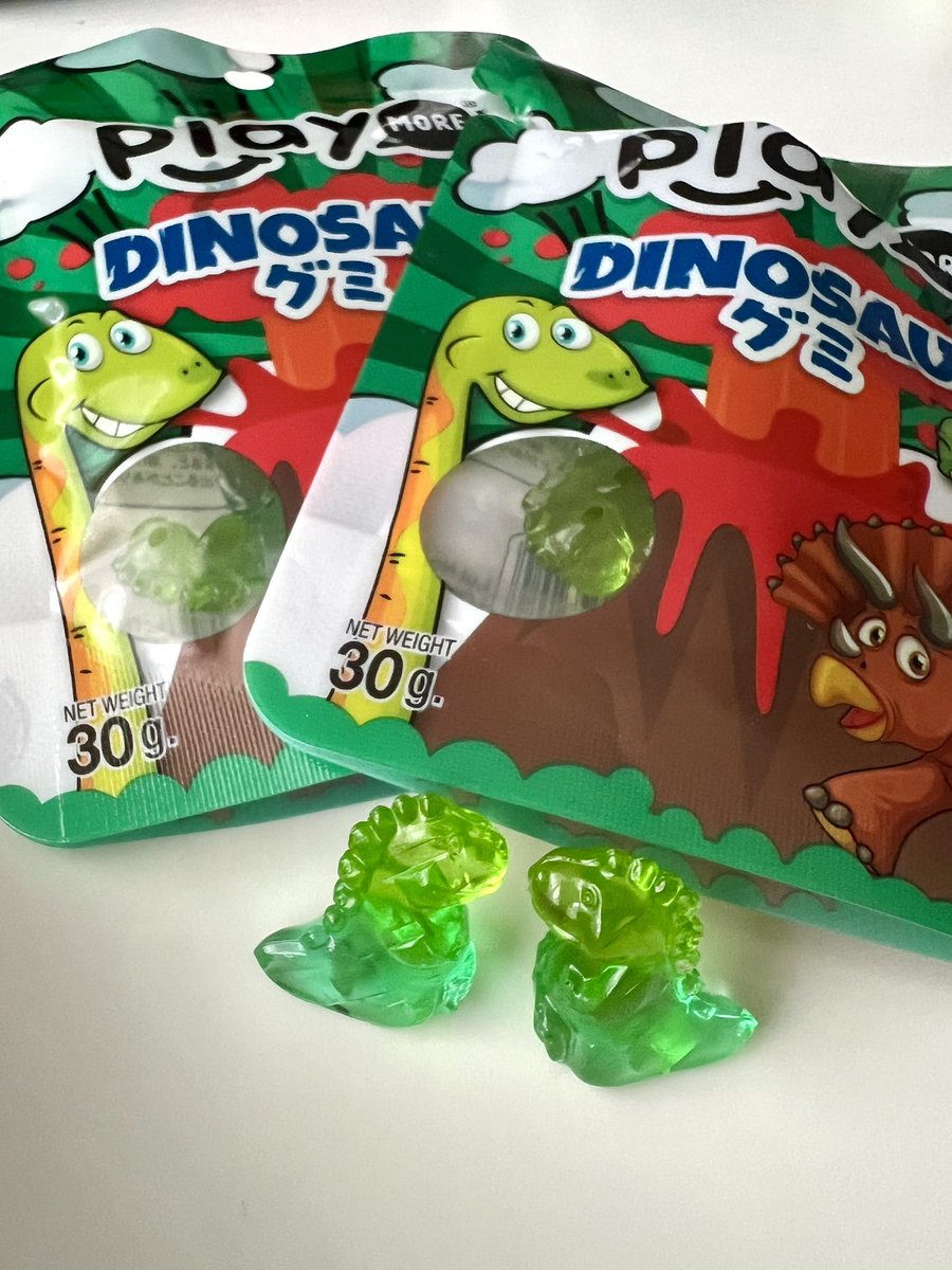 oogui_arichan's tweet image. 恐竜3Dグミ発見🦖🔥
中身は全部同じ柄。ティラノだしいい感じだった🤔

#Dinosaurus
#恐竜
#グミ
#100円