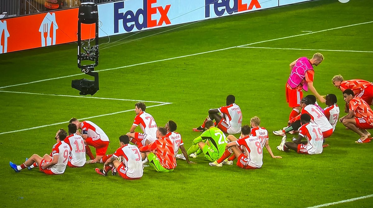 Bayern players pay tribute to a living legend #BAYMUN Onana Raya Harvetz Odegaard #LeaveOurKidsAlone
#1MillionMarch4Children
#MillionMarchCanada Smith Rowe Saka #Arsenal Trossard Gabriel Jesus Kwankwaso Ghana NNPP Hilda Baci
