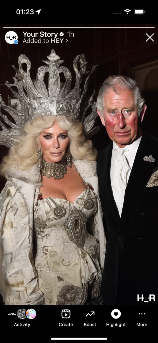 Meanwhile in Versailles! 💅🫣🖤😘