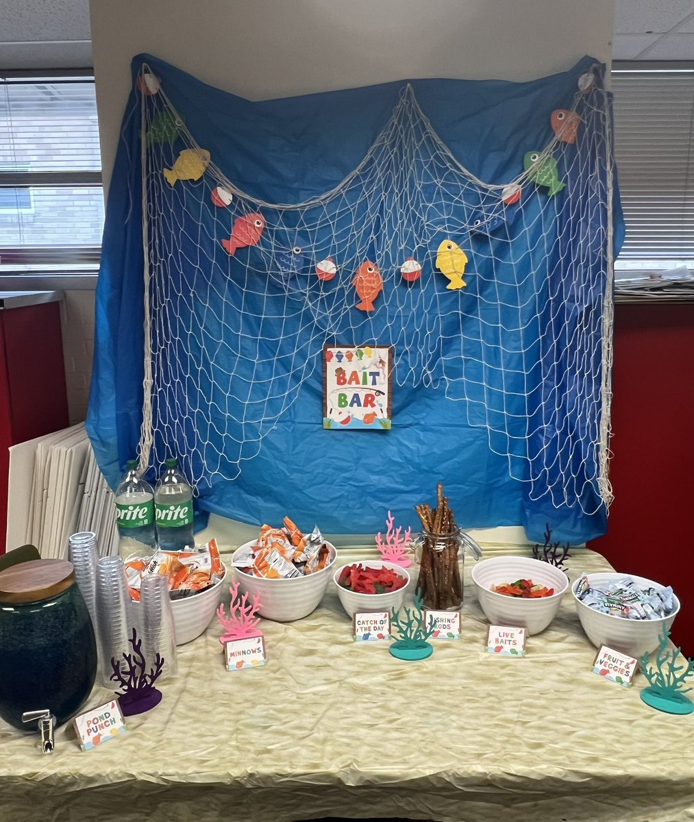 smpatel22's tweet photo. Falcon Fun Force surprised the staff with a Bait Bar today…goldfish, gummy worms, pretzel “rods”, Swedish fish, pond punch, and fruit and veggie snacks. Perfect way to end on an early release Wednesday!! @nherisd https://t.co/L7e01XJP9s
