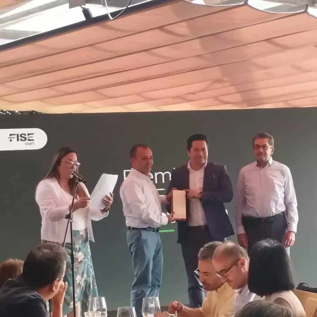 InnovaEnergyCO's tweet photo. Hemos sido galardonados con el premio @FISE_Colombia a la innovación 2023, energía para el futuro, con nuestro desarrollo @InnovaEnergyCO Marítimo https://t.co/rFyzPsmvbB