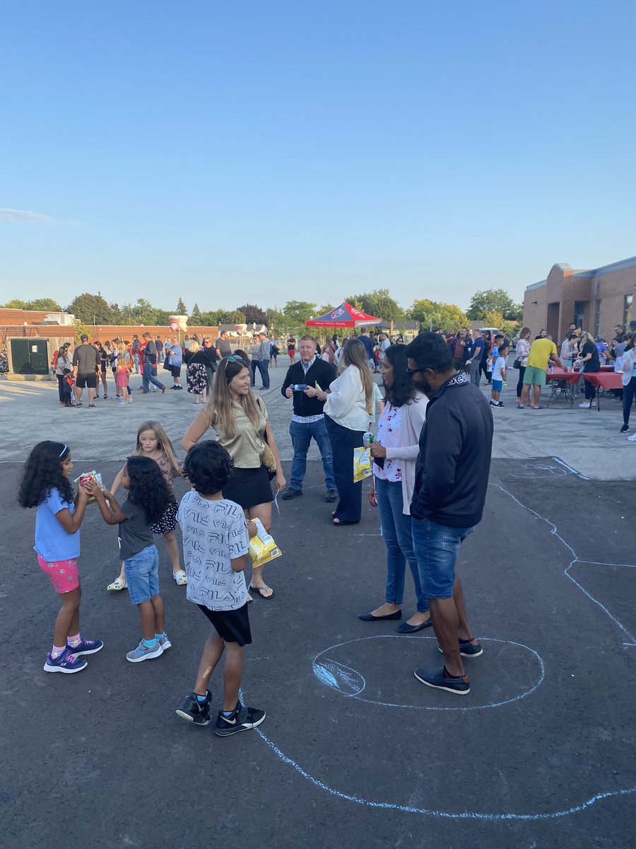 CMartyrsHCDSB's tweet photo. What a SPECIAL evening for a SPECIAL Community!!! 🌟
Thank you @CMartyrsHCDSB Families for an incredible turnout for our #CelebrationOfLearning
#WeLoveOurSchool❤️ #SpecialPlace💖@HCDSB https://t.co/1P6NgAVUzS