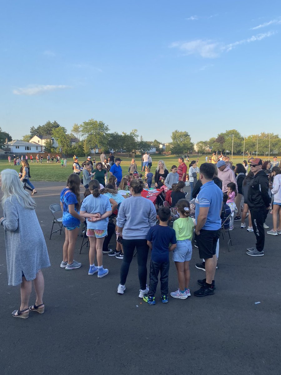 CMartyrsHCDSB's tweet photo. What a SPECIAL evening for a SPECIAL Community!!! 🌟
Thank you @CMartyrsHCDSB Families for an incredible turnout for our #CelebrationOfLearning
#WeLoveOurSchool❤️ #SpecialPlace💖@HCDSB https://t.co/1P6NgAVUzS
