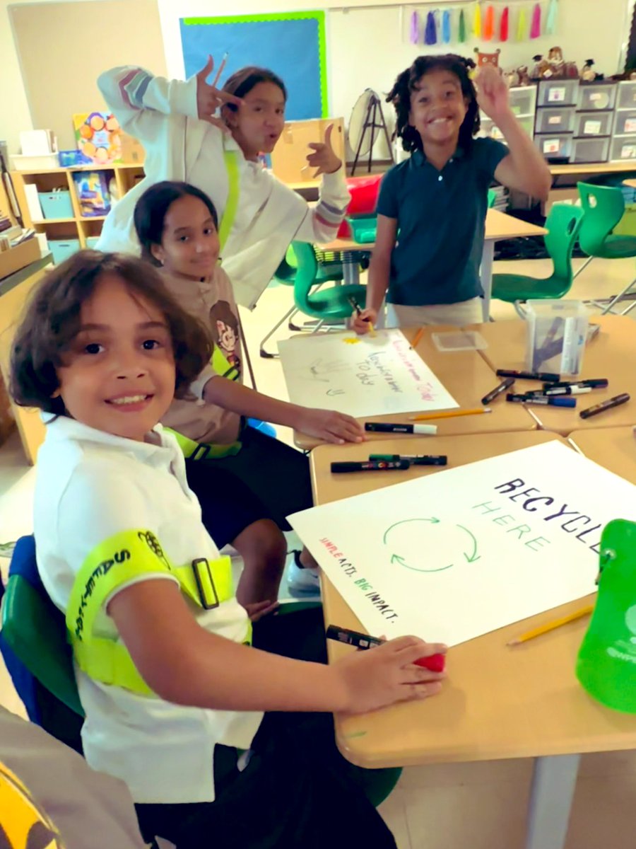 PJESCounseling's tweet photo. The Sustainable Futures club members @PineJogES are working hard to get the word out about the importance of the 3 Rs!  They were SO excited about the @WPBgreen reusable water pouches and learning it’s not too hard to say NO to single- use plastics! @SDPBCChoiceCTE https://t.co/yvUNpMh1RL
