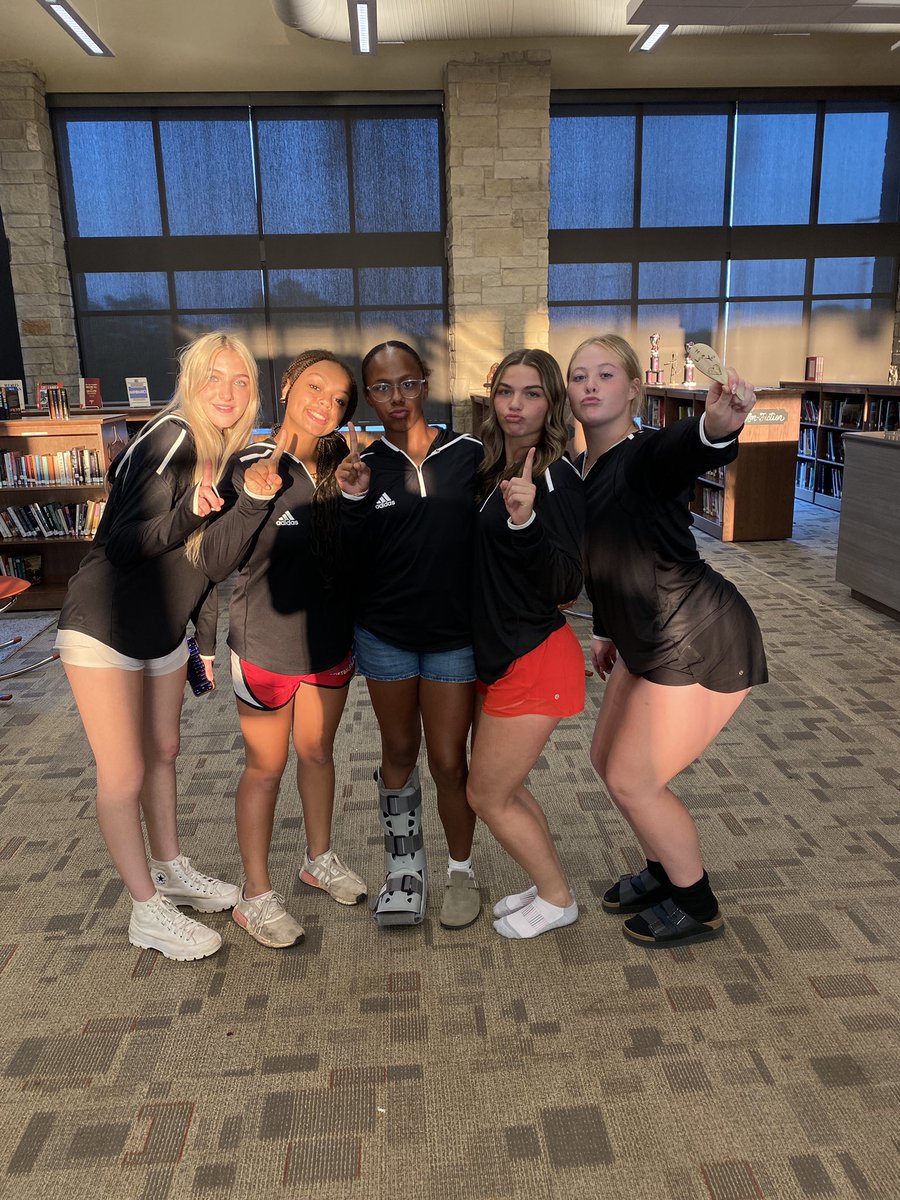 Big thank you to the Tytenicz family and Dry Land Hauling for getting team dinner set up the night before Regionals!! Junior class took home the win in “Guess that Song”! #OurPrideRunsDeep