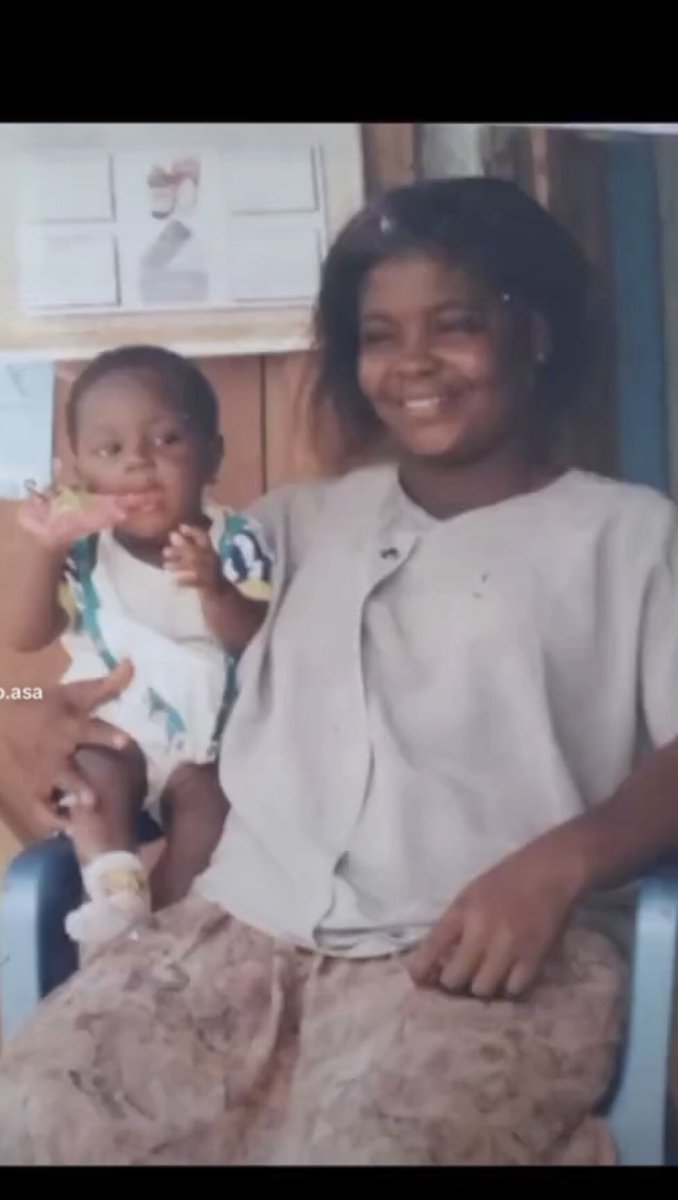 AdomaaGodly's tweet photo. The old shall indeed grow🎈….happy birthday to my mom and I 💚🎊🧚🏽 https://t.co/va7Oyswg9D
