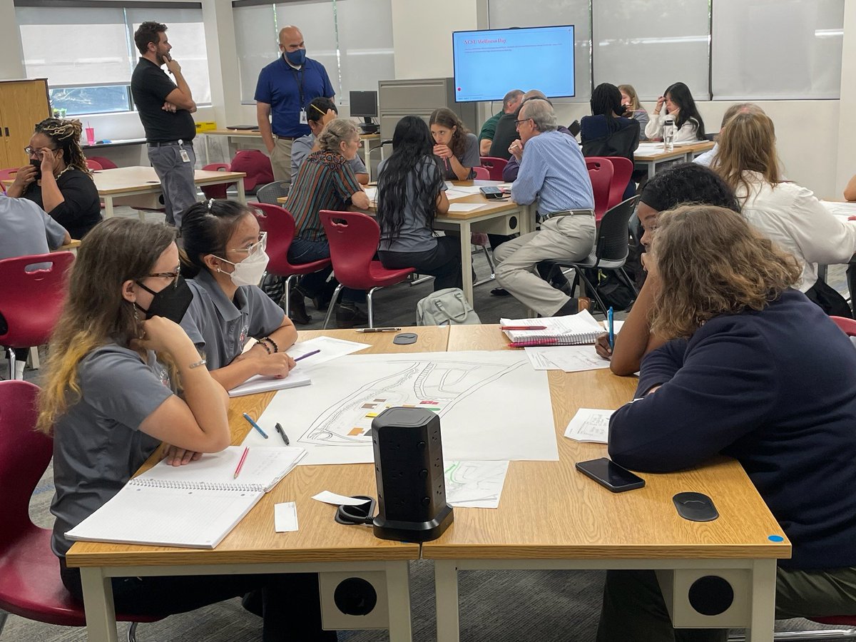 KnightDeal2518's tweet photo. 10th grade #PBL consult with local govt planners and  engineers for our Urban Renaissance project @WakeSTEMECHS https://t.co/F8tSMbVS1S