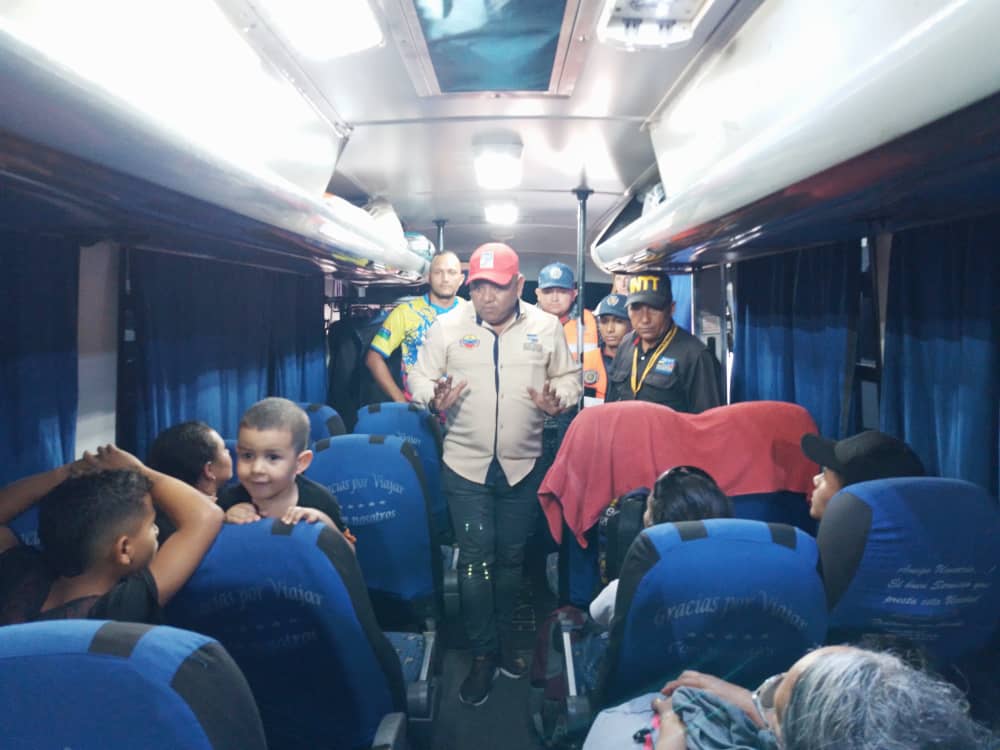 OR_guasdualito's tweet photo. #20Set. En horas de la tarde desde el terminal terrestre de Guasdualito municipio Páez de estado Apure los funcionarios del @INTTcontigo O R Guasdualito y @PNBVzla supervisan el cobro de tarifas justas para nuestro Pueblo garantizando la movilidad segura a los usuarios
@g_aguana https://t.co/24a42rPh1o
