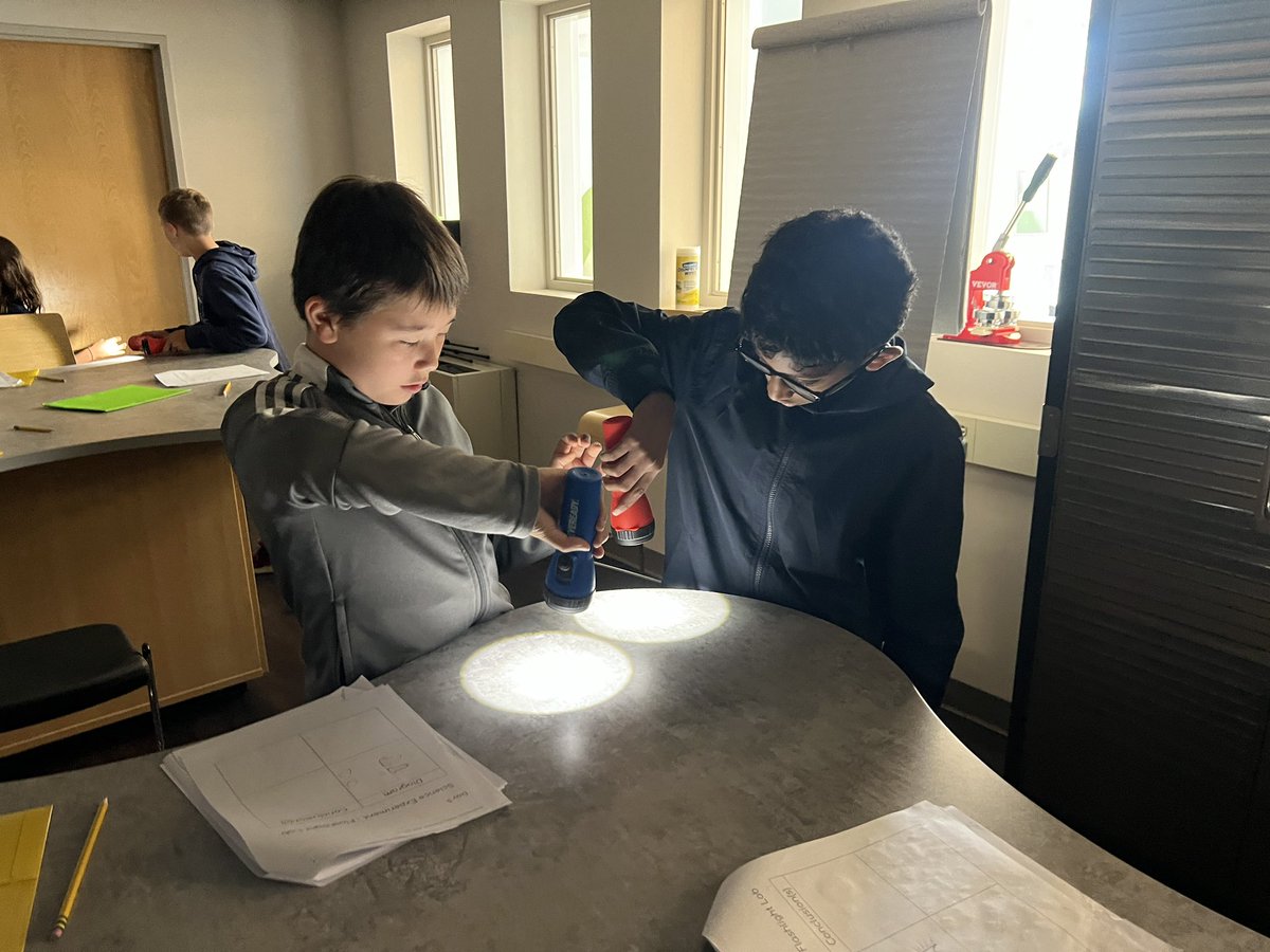 arbucci_sarah's tweet photo. We are SCIENTISTS! 🧪🥼🧫☀️Exploring absolute and apparent magnitude in the science lab! @WPSCMSocial #wiltonwayct #cidermillway https://t.co/8LCnbsdDXb