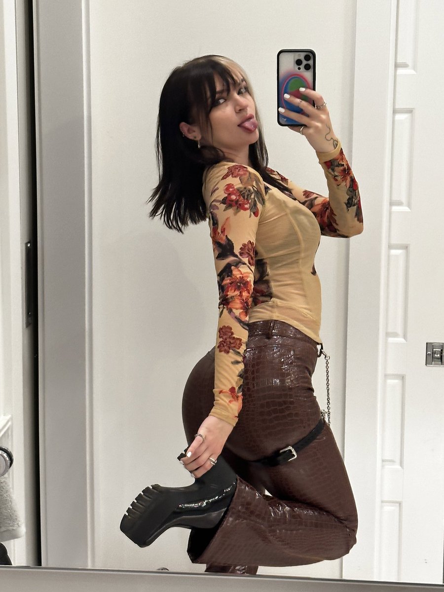 idiotpeach's tweet photo. YIPPIE GIRLS NIGHT YIPPIE https://t.co/ArSf9tRDxg