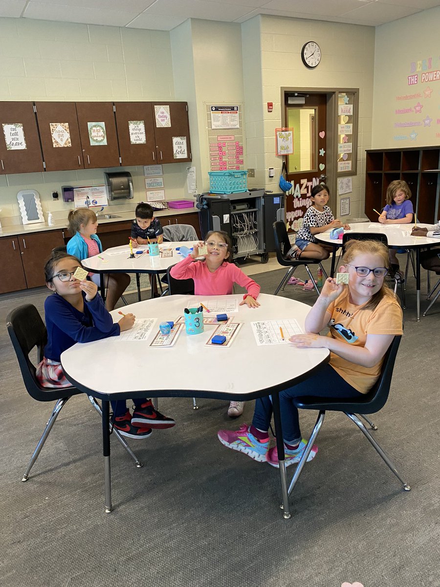MsRauberGrade2's tweet photo. In science we are talking about properties of matter! In our investigation today we described matter by using different types of crackers! #ApacheIS #OneShawneeMission https://t.co/jMfNmDN6nf