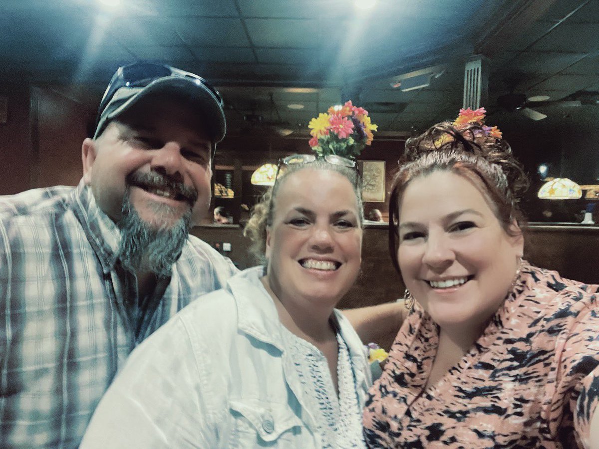 DDemosiuk's tweet photo. When going to a conference allows you to meet up with some “former colleagues” that are actually now family. 💕🥰 #itsthelittlethings #teachertribe #alwaysaclipper @jwebb0225 @Historywmoses @Mrs_Zimmerman  we missed you! https://t.co/OD3dSiIQw2