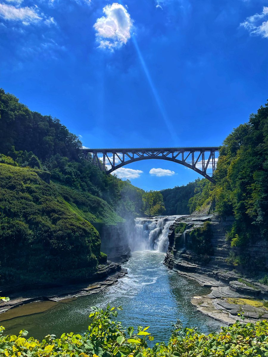 Letchworth State Park is a sight to behold!! 

New York has some great hidden gems !

#nystatepark #statepark #newyork #letchworth #visittheusa #visitUSA #iloveny #westernnewyork #wny #buffalo #Rochester 

@NYstateparks @NYGov @I_LOVE_NY #fall2023 #endofsummer